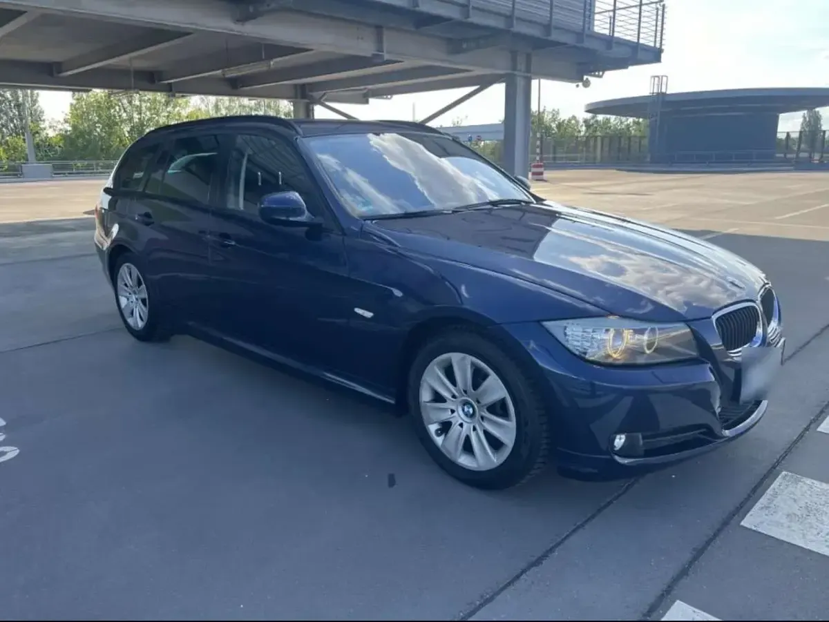 Gebraucht BMW 318 143 PS (105 kW) 2011 Blau Kombi