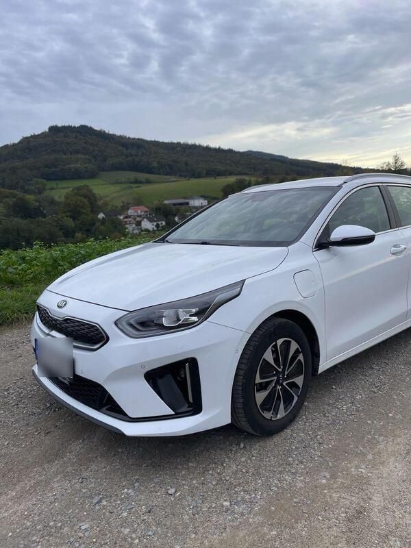 Weiß Gebraucht 2020 Kia Ceed Spirit Kombi | 20.090 € (Teuer) - Bild 1/4