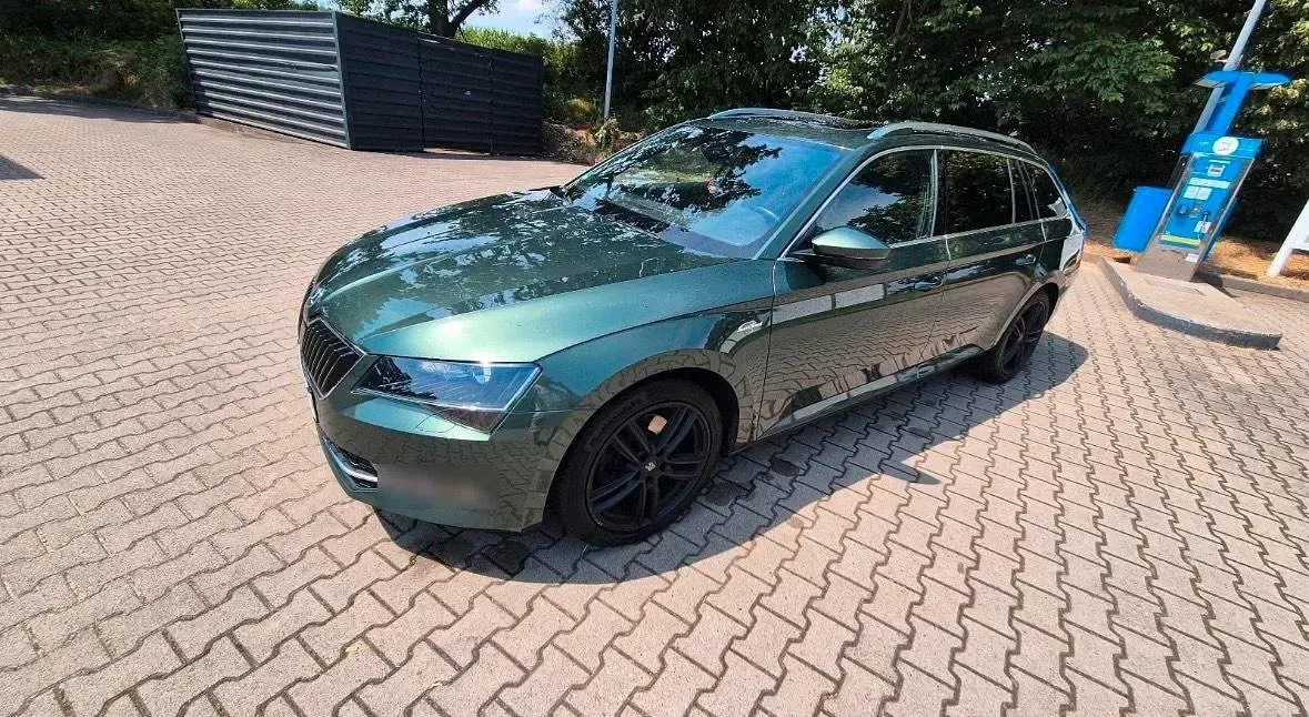 Gebraucht Skoda Superb LAURIN & KLEMENT 190 PS (139 kW) 2019 Grün Kombi