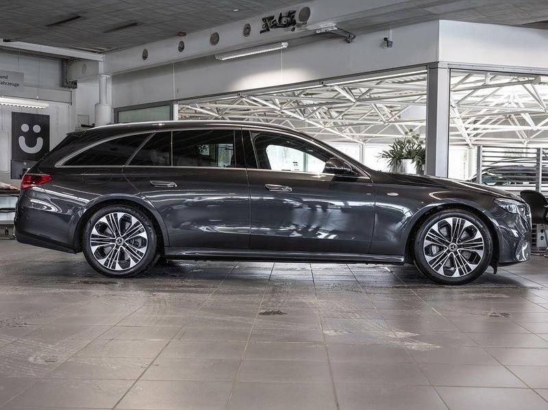 Gebraucht Mercedes E300 Avantgarde 313 PS (230 kW) 2025 Grau Limousine