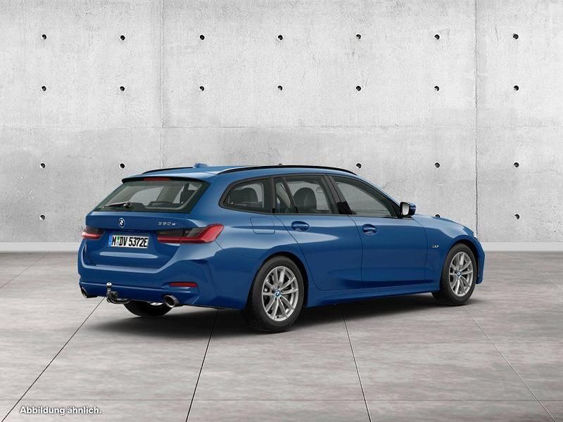 Gebraucht BMW 330e Efficient Dynamics 292 PS (214 kW) 2023 Phytonicblau Kombi