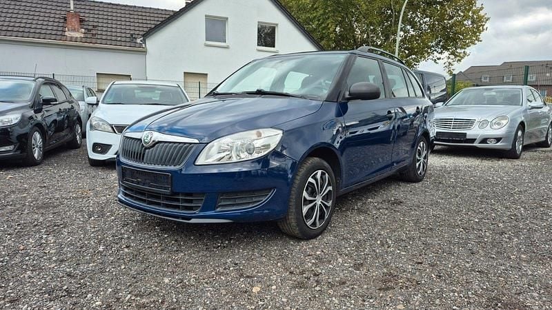 Blau Gebraucht 2012 Skoda Fabia Kleinwagen | 4.890 € (Guter Preis) - Bild 1/4