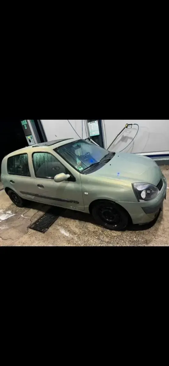 Gebraucht Renault Clio II 98 PS (72 kW) 2003 Grün Kleinwagen