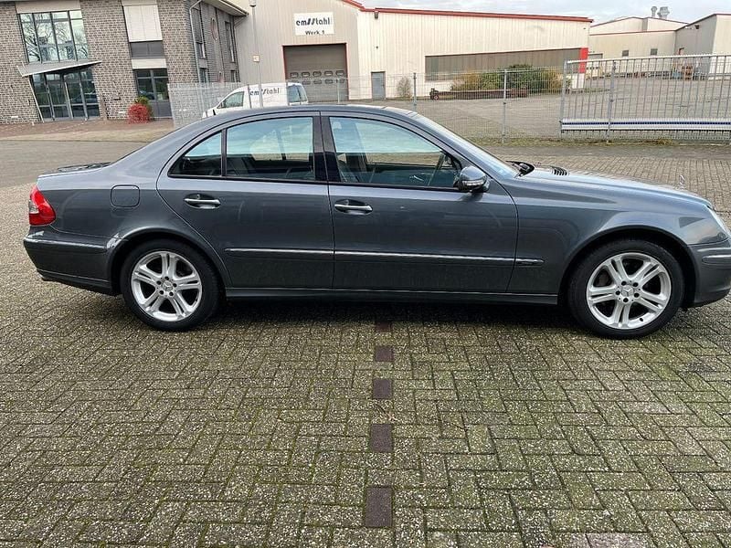 Gebraucht Mercedes E500 387 PS (284 kW) 2008 Grau Limousine