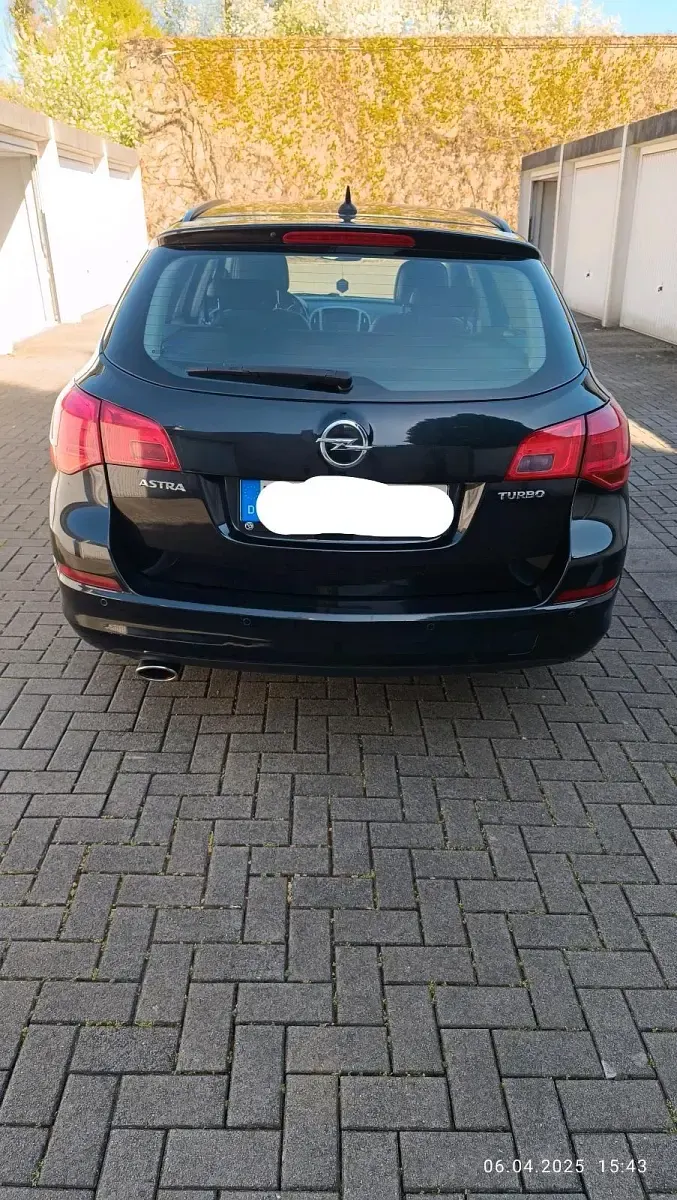 Usata Opel Astra 140 CV (102 kW) 2012 Nero Berlina