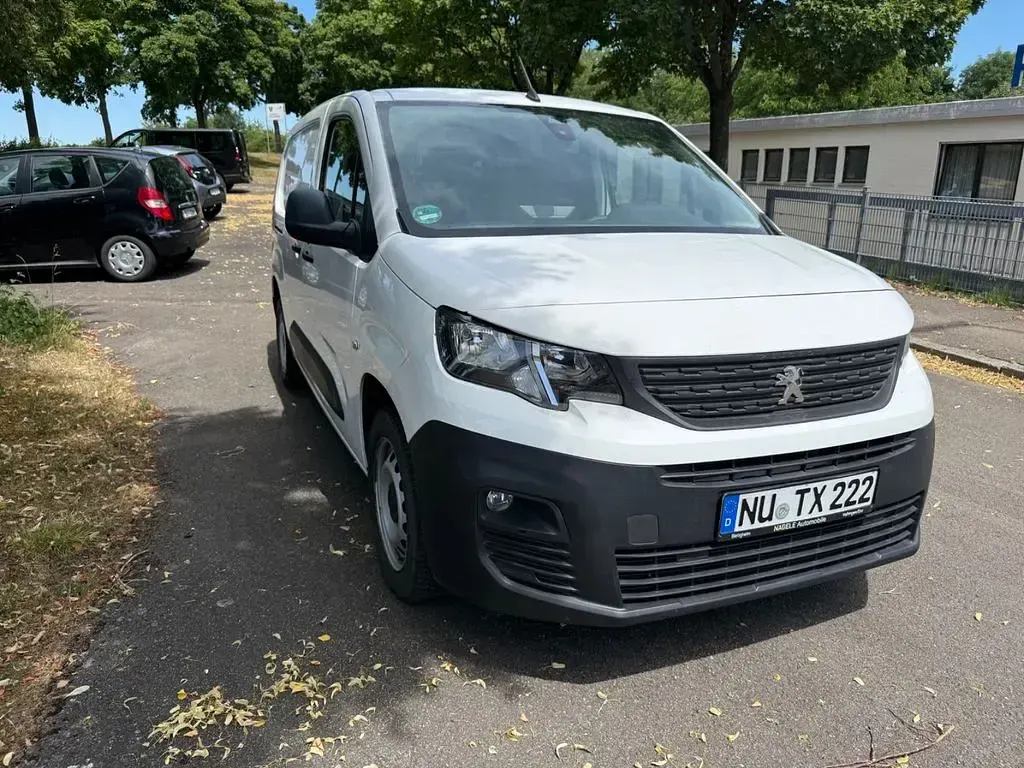 Gebraucht Peugeot Partner 131 PS (96 kW) 2019 Weiß Van / Kleinbus