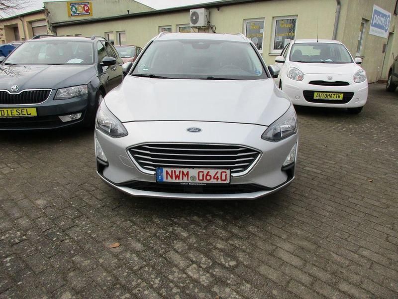 Gebraucht Ford Focus Cool & Connect 120 PS (88 kW) 2020 Silber Limousine