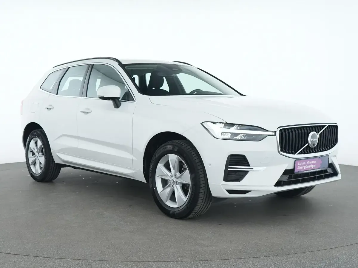 Gebraucht Volvo XC60 Momentum 197 PS (144 kW) 2022 Ice white SUV