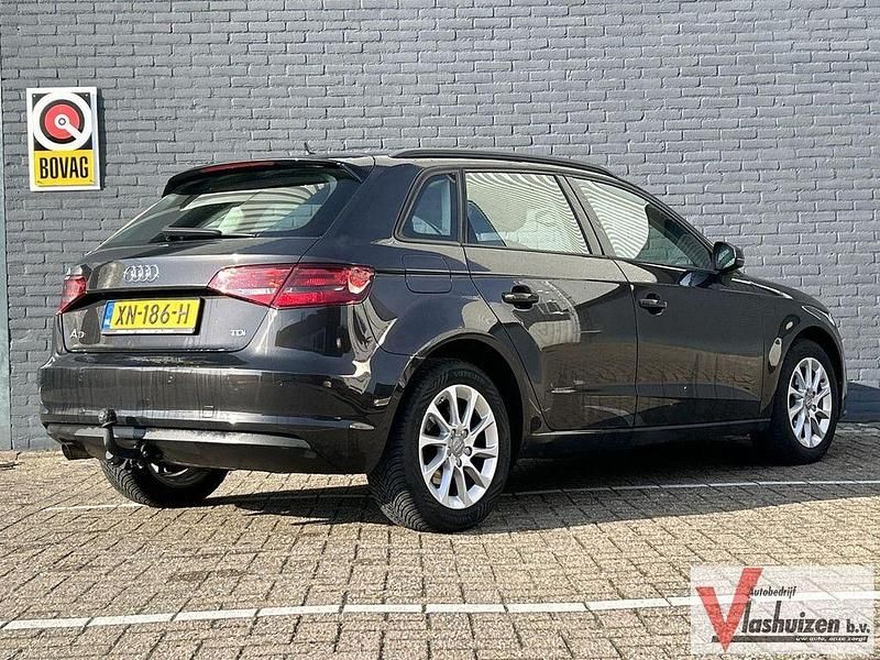 Gebraucht Audi A3 Attraction 105 PS (77 kW) 2014 Braun Limousine