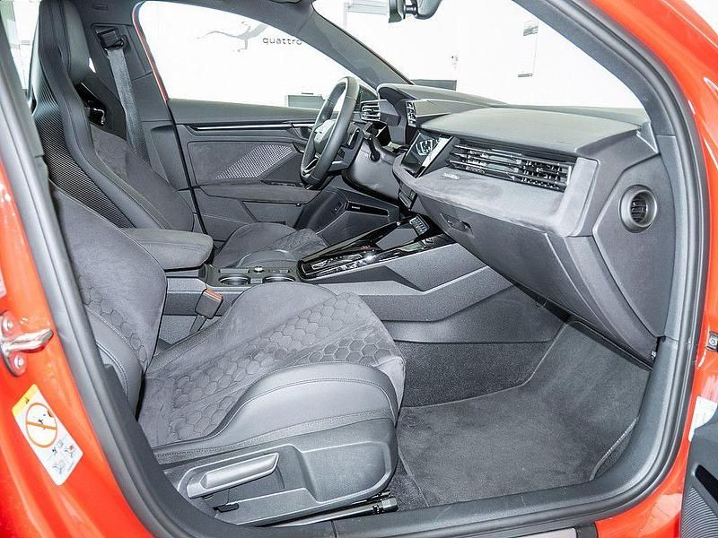 Gebraucht Audi RS3 Sport 400 PS (294 kW) 2024 Progressivrot Limousine