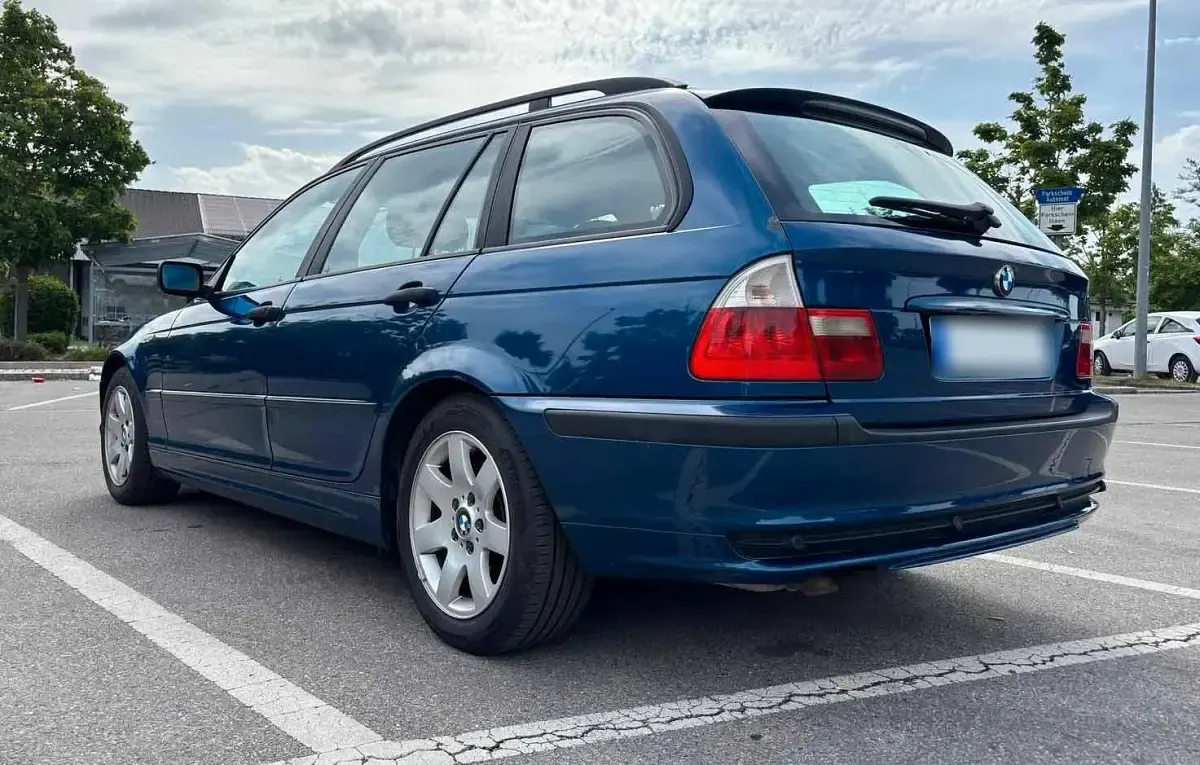 Gebraucht BMW 320 150 PS (110 kW) 2002 Blau Kombi