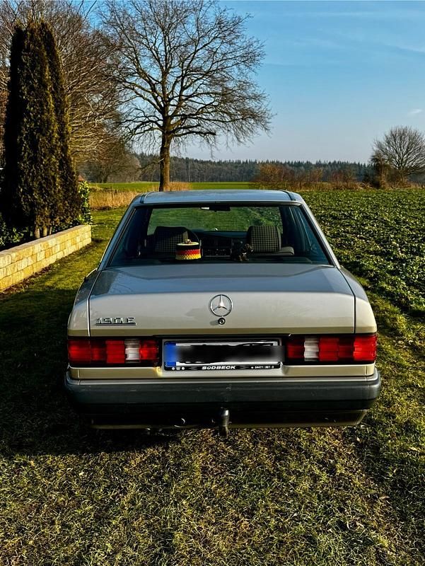 Gebraucht Mercedes 190 122 PS (89 kW) 1992 Beige Limousine