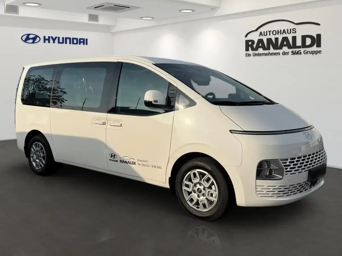 Neu Hyundai Staria Trend 225 PS (165 kW) 2025 Weiß Van / Kleinbus