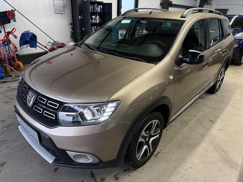Gold Gebraucht 2018 Dacia Logan Stepway Limousine | 10.585 € (Fairer Preis) - Bild 1/4