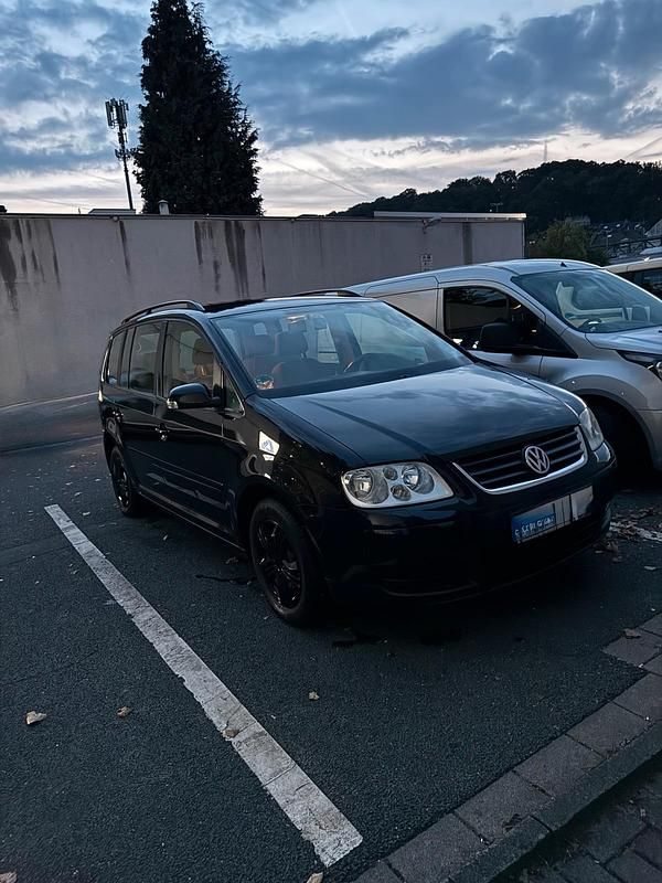 Schwarz Gebraucht 2004 VW Touran Van / Kleinbus | 800 € (Superpreis) - Bild 1/4
