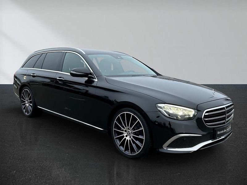 Gebraucht Mercedes E300 Exclusive 265 PS (194 kW) 2023 Schwarz Limousine