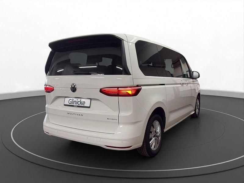 Gebraucht VW Multivan Basis 150 PS (110 kW) 2022 Candyweiß Van