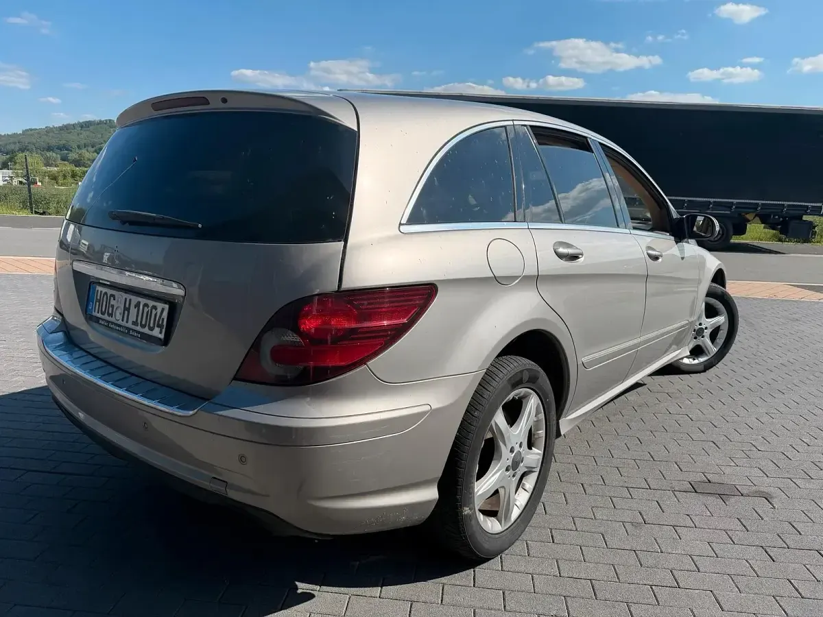 Gebraucht Mercedes R320 224 PS (164 kW) 2009 Grau Van / Kleinbus
