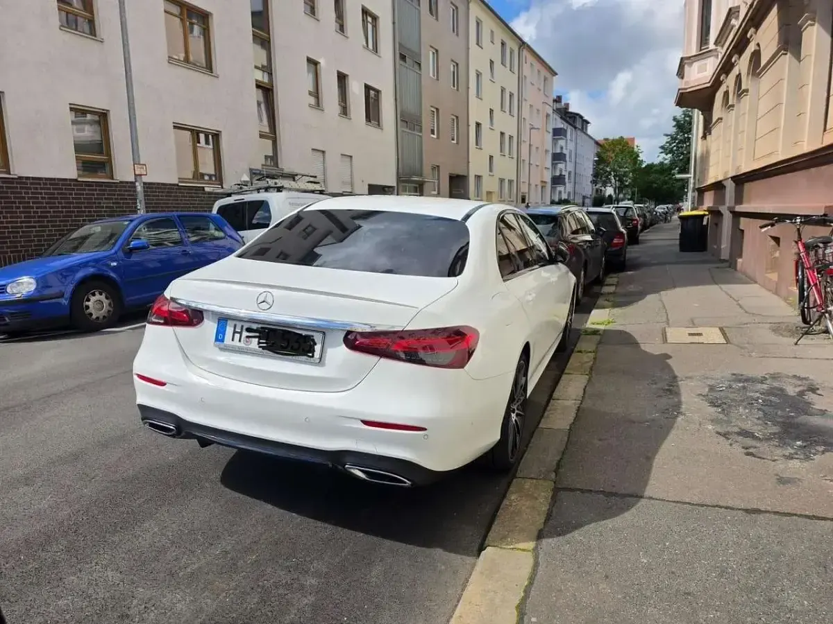 Gebraucht Mercedes E220 AMG line 200 PS (147 kW) 2022 Limousine
