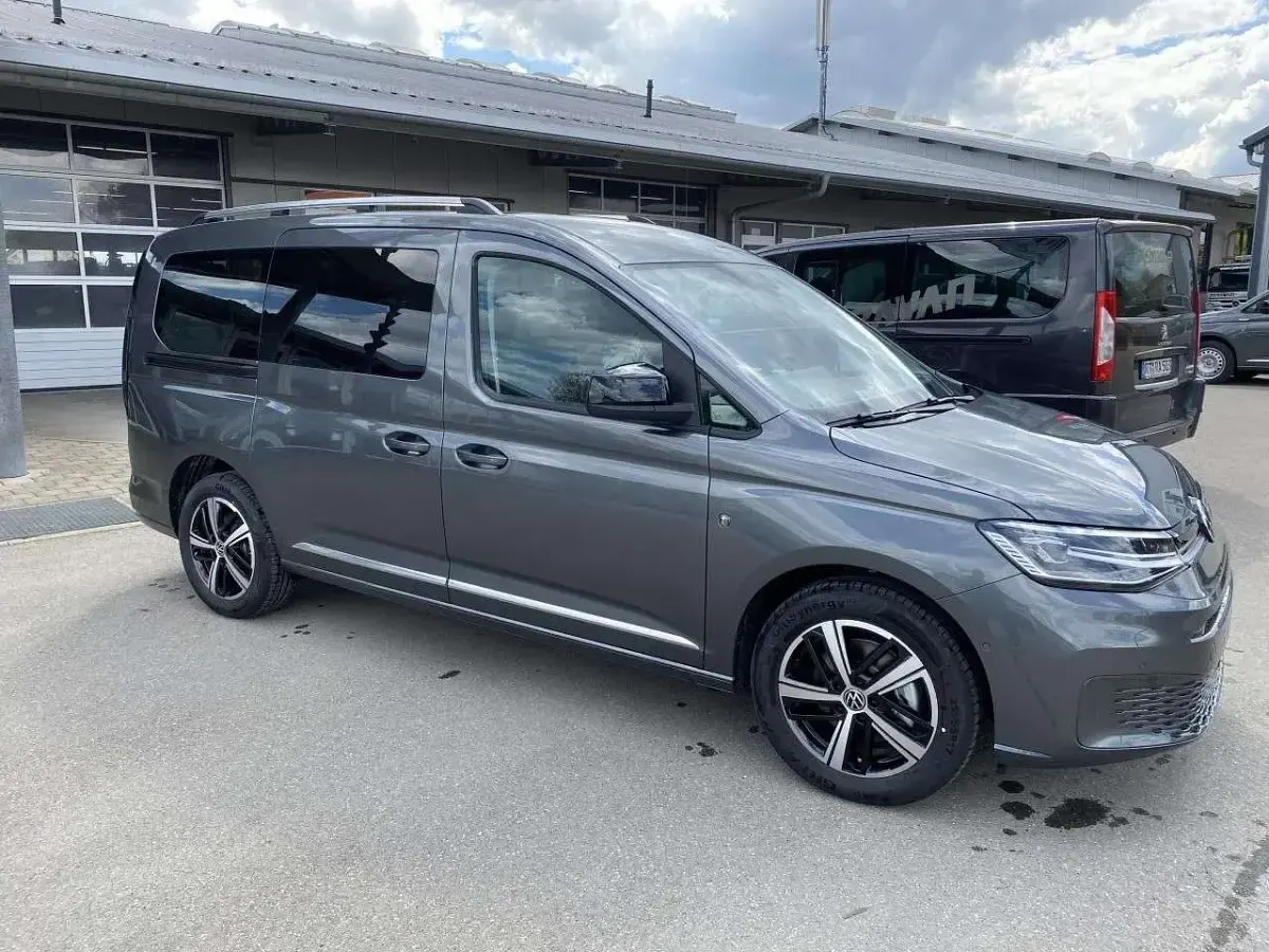 Używany VW Caddy Maxi Style 116 KM (85 kW) 2024 Szary Minivan