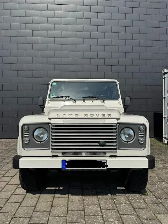 Gebraucht Land Rover Defender 122 PS (89 kW) 2010 Weiß Kombi