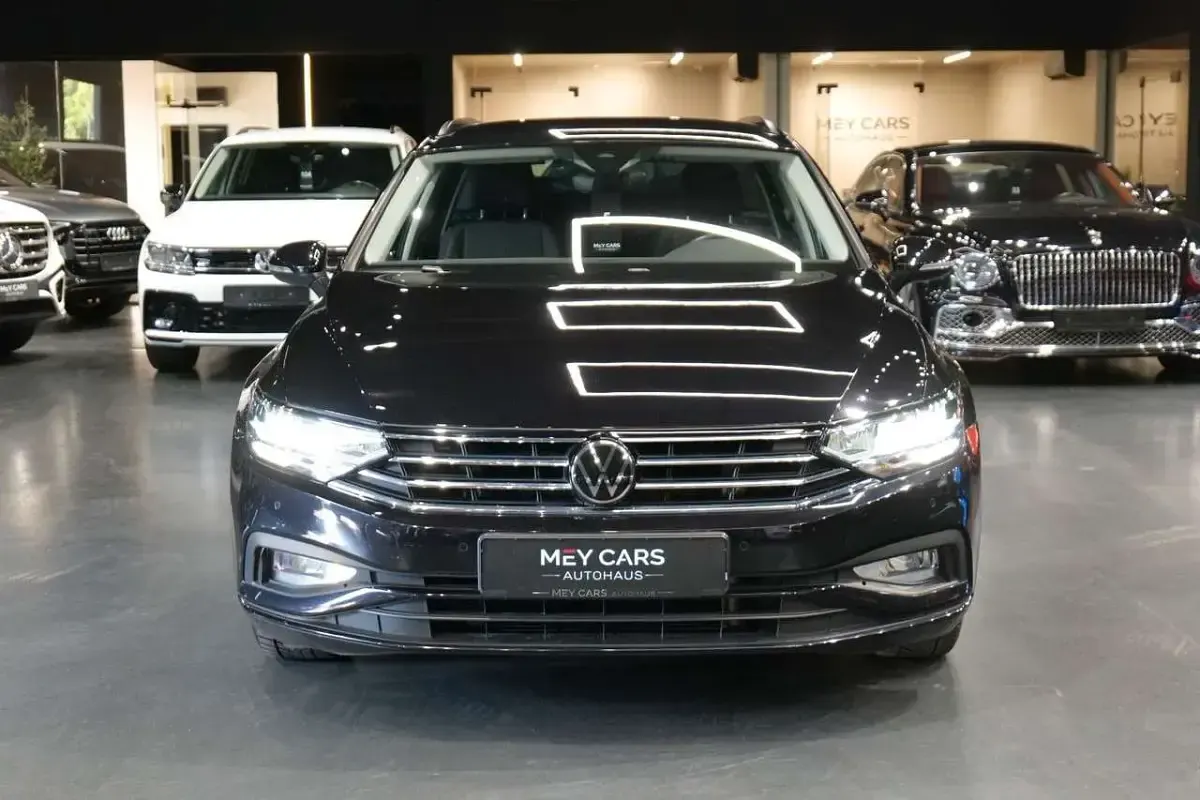 Gebraucht VW Passat Basis 150 PS (110 kW) 2022 Deep black Kombi