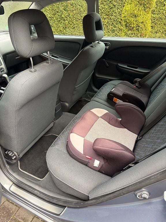 Gebraucht Toyota Avensis Style 129 PS (94 kW) 2002 Grau Kombi