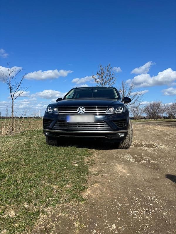 Gebraucht VW Touareg 262 PS (192 kW) 2015 Blau SUV