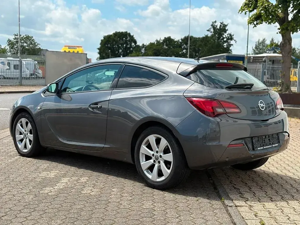 Gebraucht Opel Astra GTC Edition 120 PS (88 kW) 2013 Grau Coupé