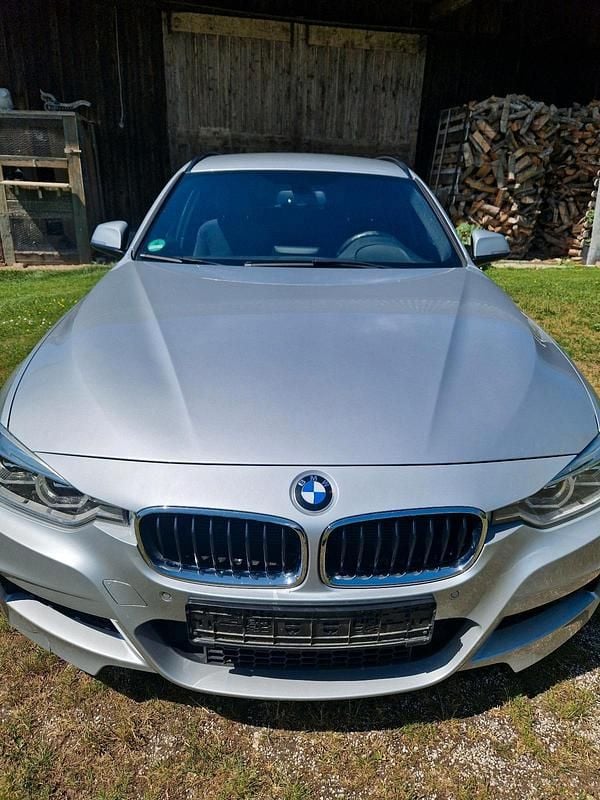 Silber Gebraucht 2017 BMW 320 M Sport Kombi | 12.500 € (Guter Preis) - Bild 1/4