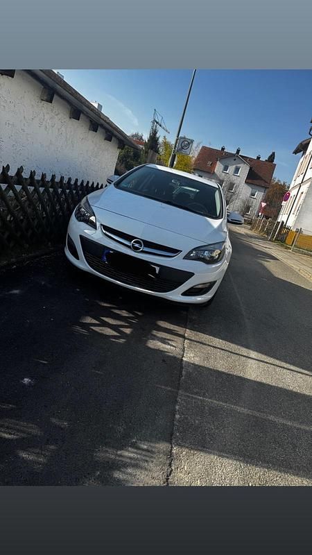 Gebraucht Opel Astra 120 PS (88 kW) 2014 Weiß Limousine