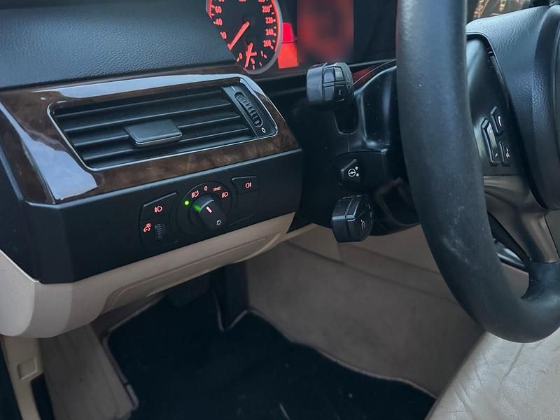 Gebraucht BMW 530 218 PS (160 kW) 2005 Grau Kombi