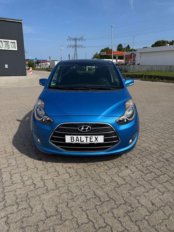 Blau Gebraucht 2017 Hyundai ix20 Passion Van / Kleinbus | 8.990 € (Guter Preis) - Bild 1/4