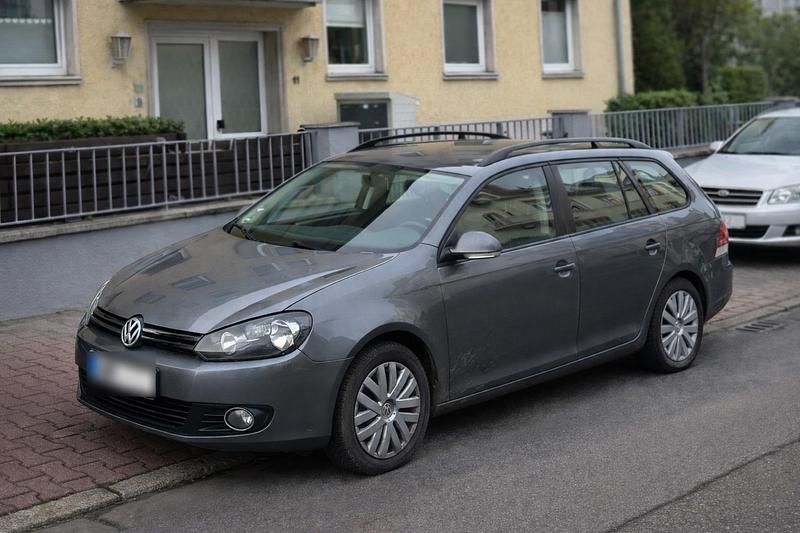 Gebraucht VW Golf VI 105 PS (77 kW) 2010 Silber Kleinwagen