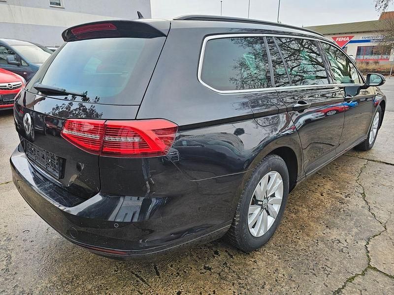 Gebraucht VW Passat Comfortline 120 PS (88 kW) 2019 Schwarz Kombi
