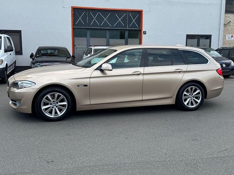 Beige Gebraucht 2013 BMW 520 Limousine | 9.899 € (Superpreis) - Bild 1/4