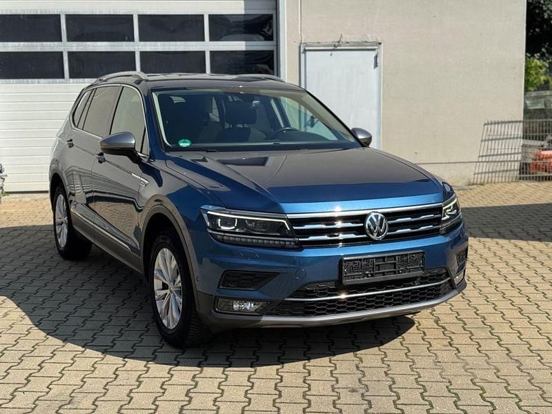 Blau Gebraucht 2018 VW Tiguan Allspace Highline SUV | 21.950 € - Bild 1/4