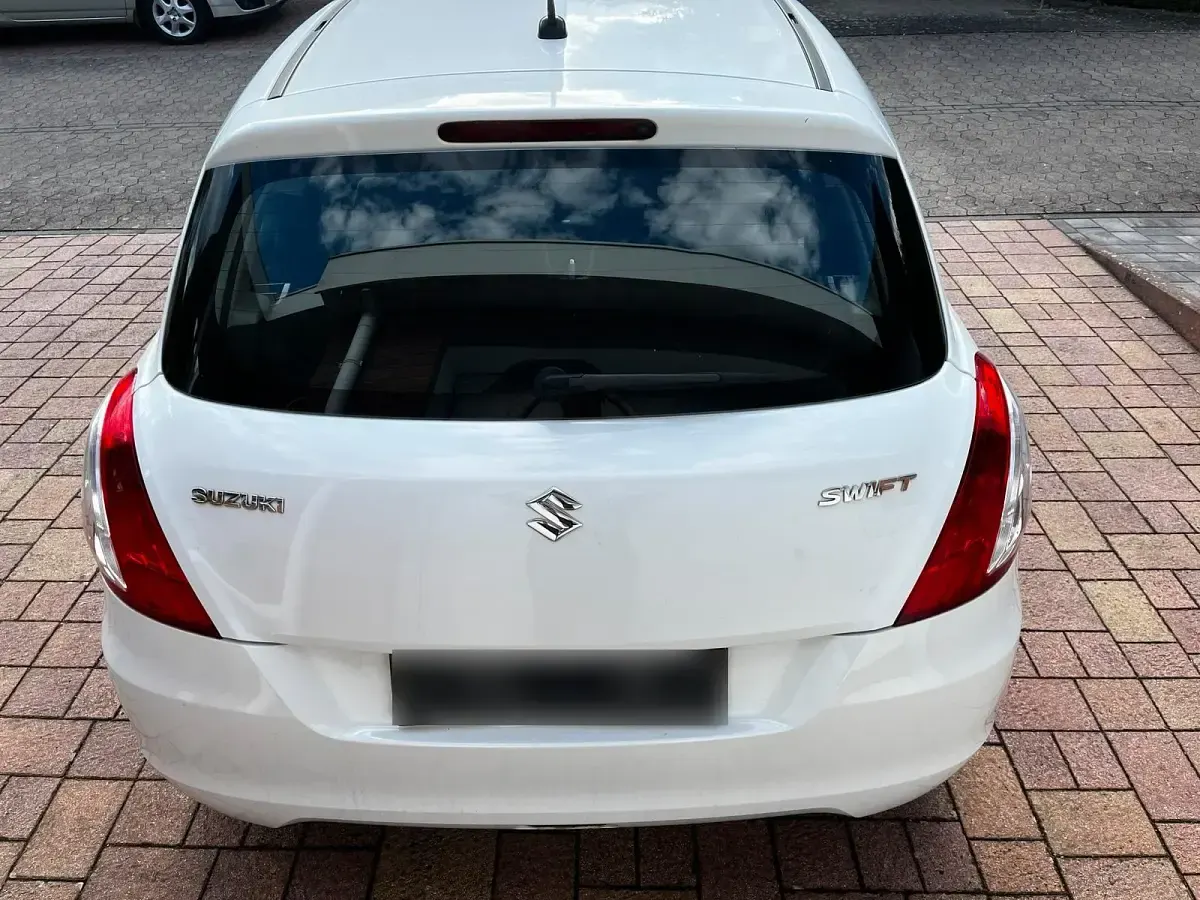 Gebraucht Suzuki Swift 94 PS (69 kW) 2013 Weiß Kleinwagen