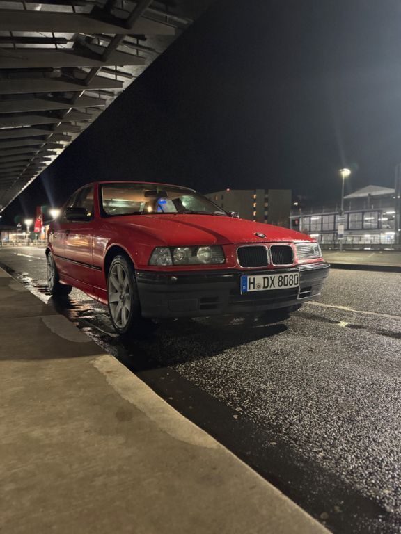 Rot Gebraucht 1993 BMW 316 Limousine | 2.500 € - Bild 1/4