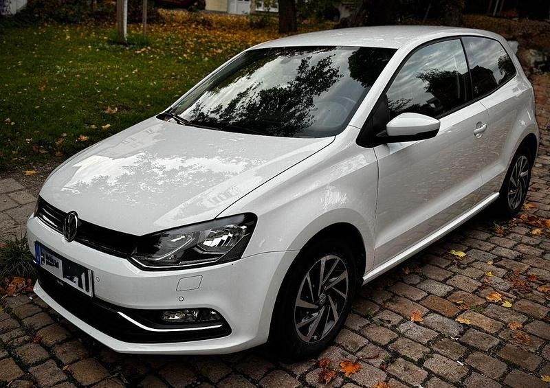 Weiß Gebraucht 2017 VW Polo Comfortline Kleinwagen | 10.400 € (Fairer Preis) - Bild 1/4
