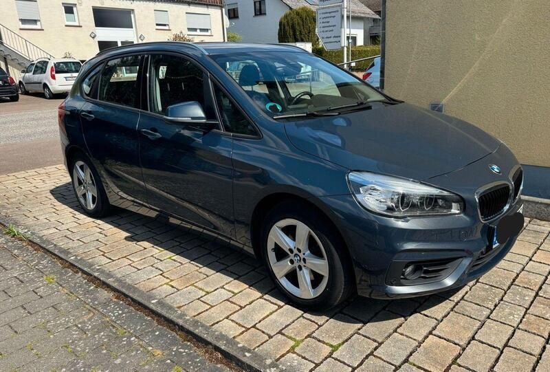 Blau Gebraucht 2016 BMW 218 Active Tourer Van / Kleinbus | 12.200 € (Fairer Preis) - Bild 1/4