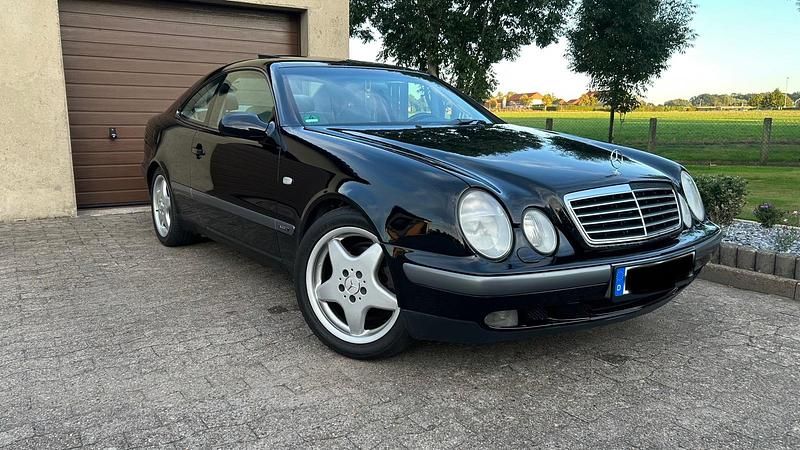 Schwarz Gebraucht 1998 Mercedes CLK230 Coupé | 4.750 € - Bild 1/4