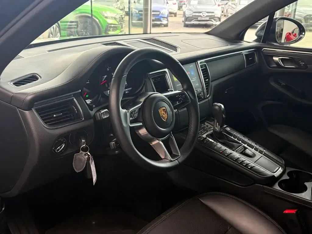 Gebraucht Porsche Macan 252 PS (185 kW) 2017 Vulkangrau SUV