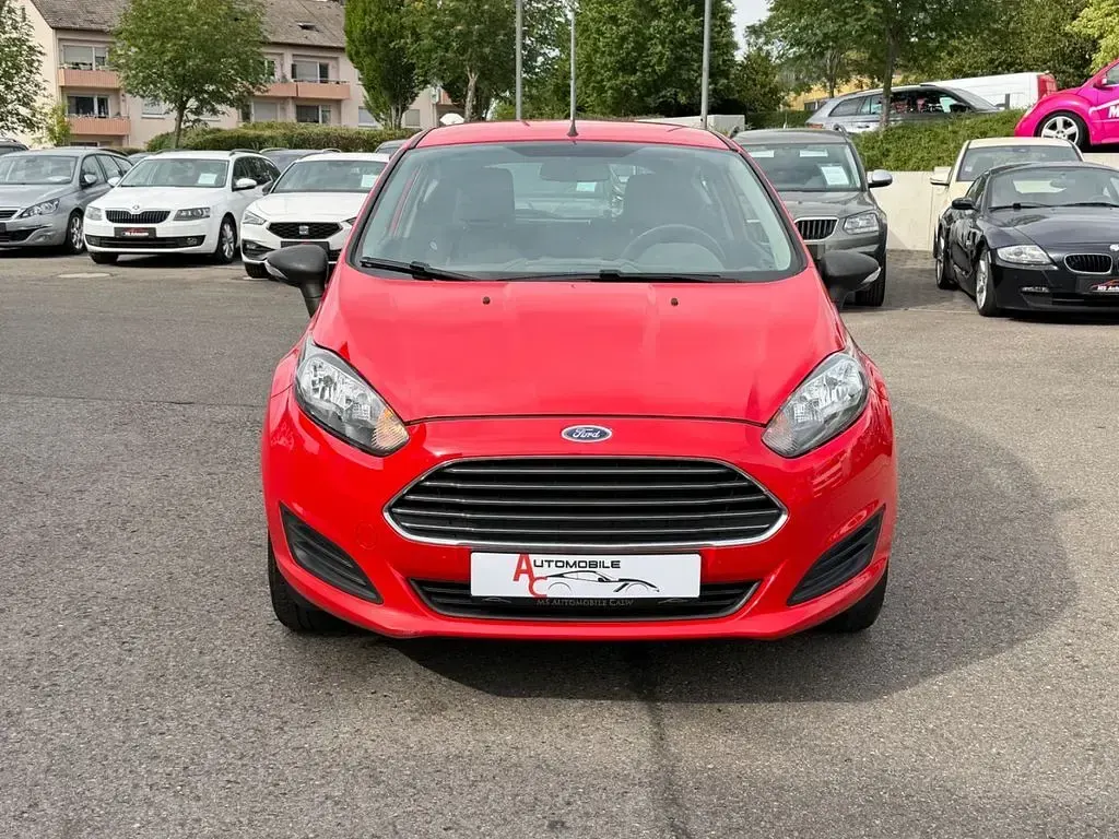 Gebraucht Ford Fiesta Ambiente 60 PS (44 kW) 2015 Rot Kleinwagen