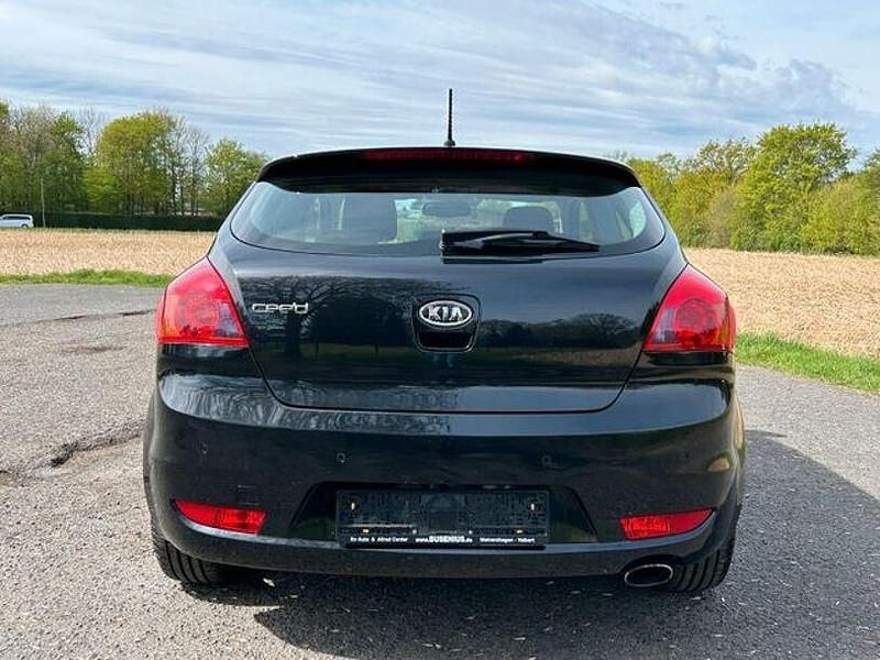 Second-hand Kia Ceed 125 CP (91 kW) 2011 Negru Hatchback