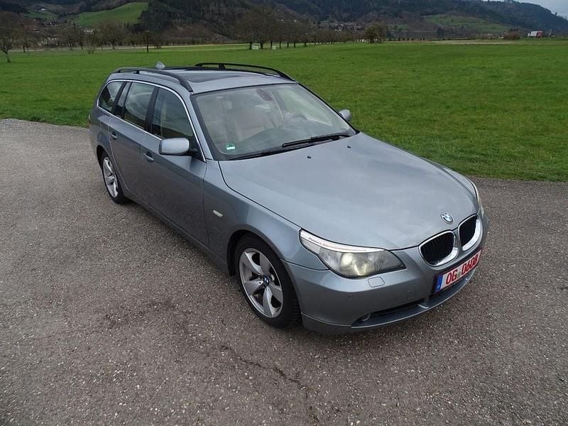 Gebraucht BMW 530 218 PS (160 kW) 2004 Silber Kombi
