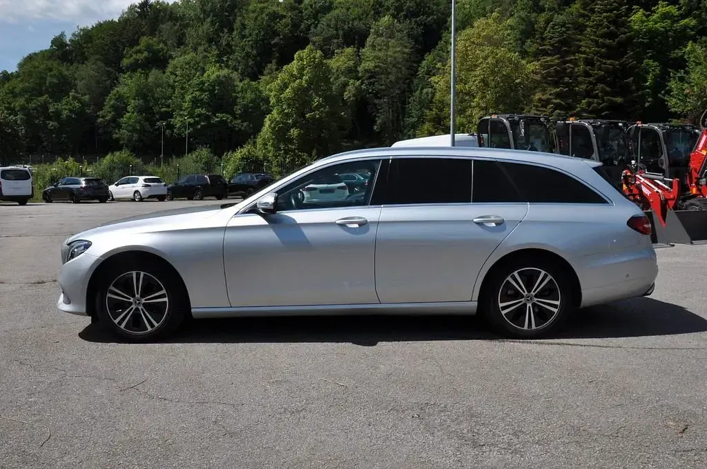 Gebraucht Mercedes E220 Avantgarde 194 PS (142 kW) 2020 Silber Limousine