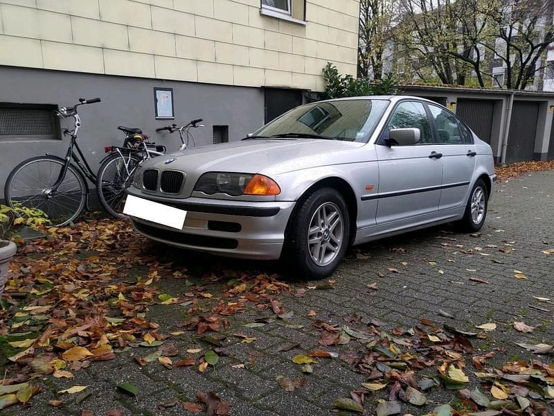 Silber Gebraucht 2000 BMW 318 Limousine | 2.150 € (Guter Preis) - Bild 1/4