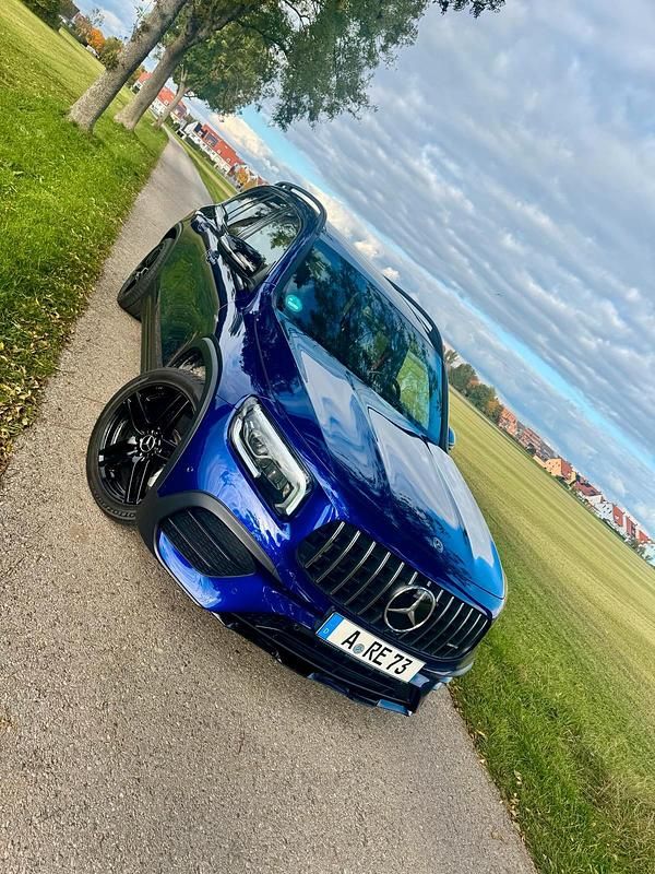 Blau Gebraucht 2021 Mercedes GLB35 AMG SUV | 57.000 € - Bild 1/4