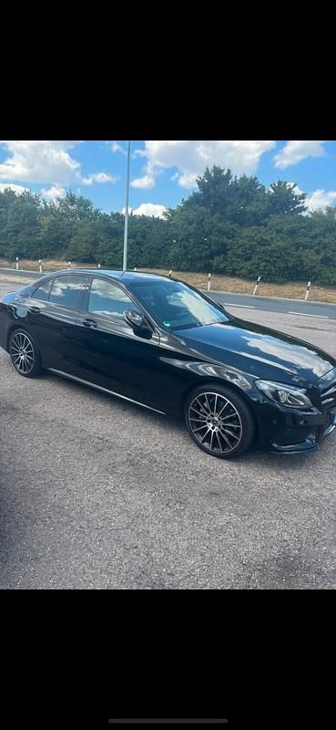Schwarz Gebraucht 2018 Mercedes C250 AMG line Limousine | 20.400 € (Fairer Preis) - Bild 1/4